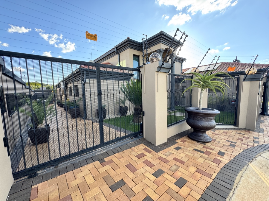 4 Bedroom Property for Sale in Wilkoppies North West